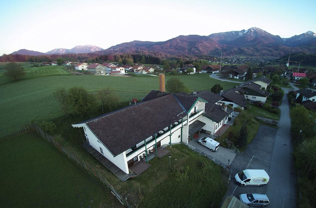 Chiemgau Hotel Viktoria Grabenstatt Exterior photo